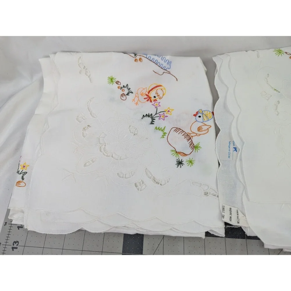 Hand Embroidered‎ White Tablecloth Lot of 2 Chicks 42x42